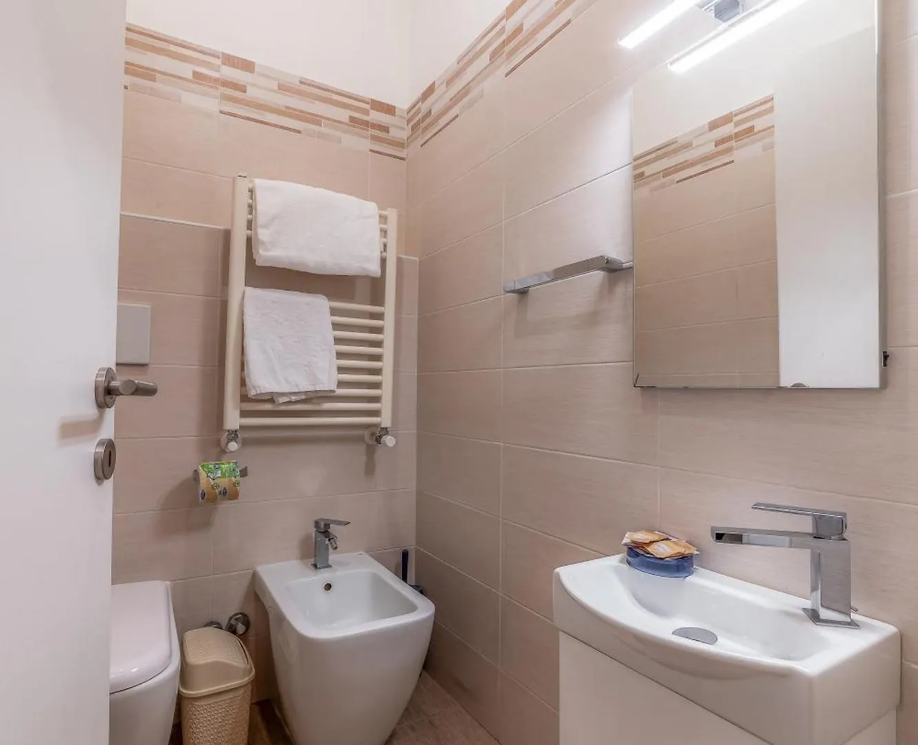 Guest house Cozy Rooms - Metro Garbatella & Wi-Fi Rome